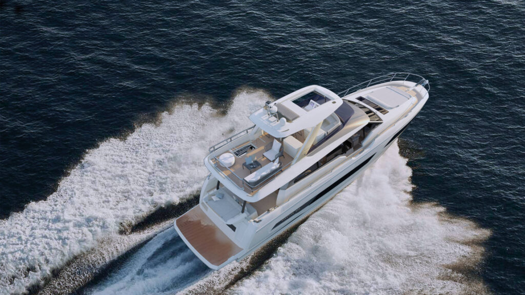 Yacht-Prestige-690